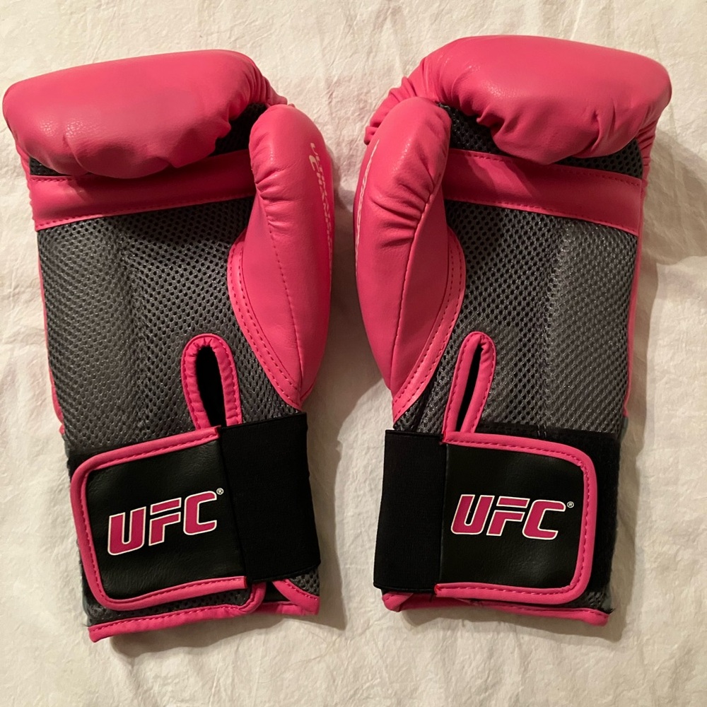 UFC Women's Pink MMA cardio gloves - Picture 5 of 12
